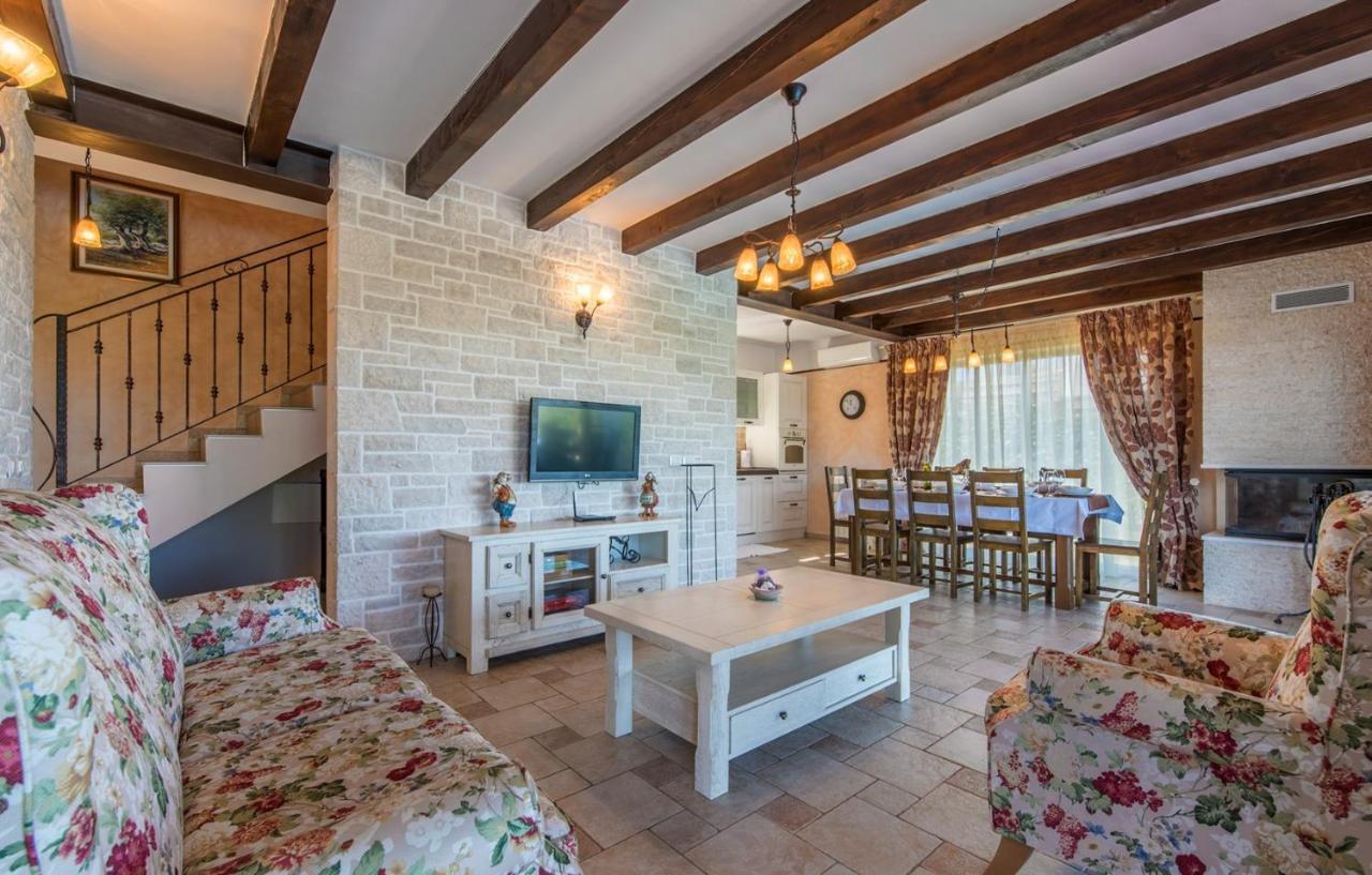 Villa Sana Selina Luaran gambar