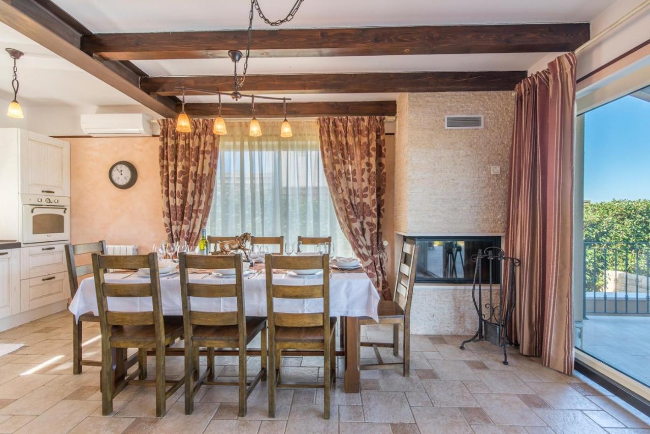 Villa Sana Selina Luaran gambar